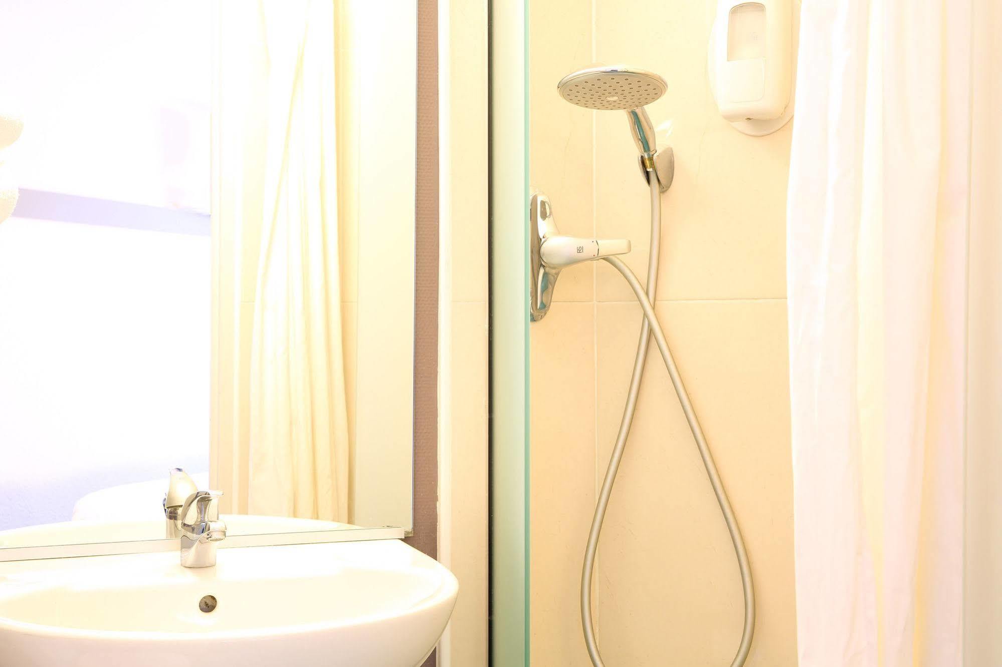 B&B Hotel Villeneuve Loubet Plage 외부 사진